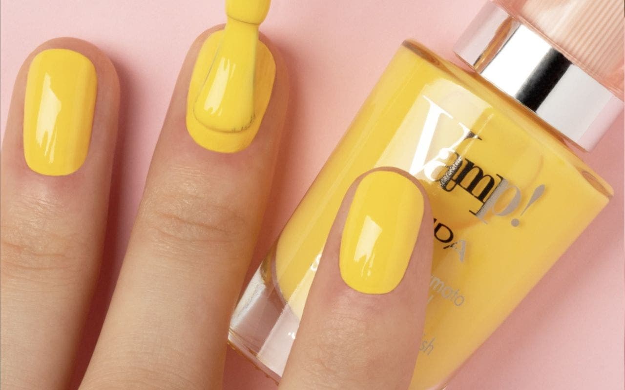 Pupa Vamp Vernis à ongles parfumé effet gel Brilliant Yellow 9 ml