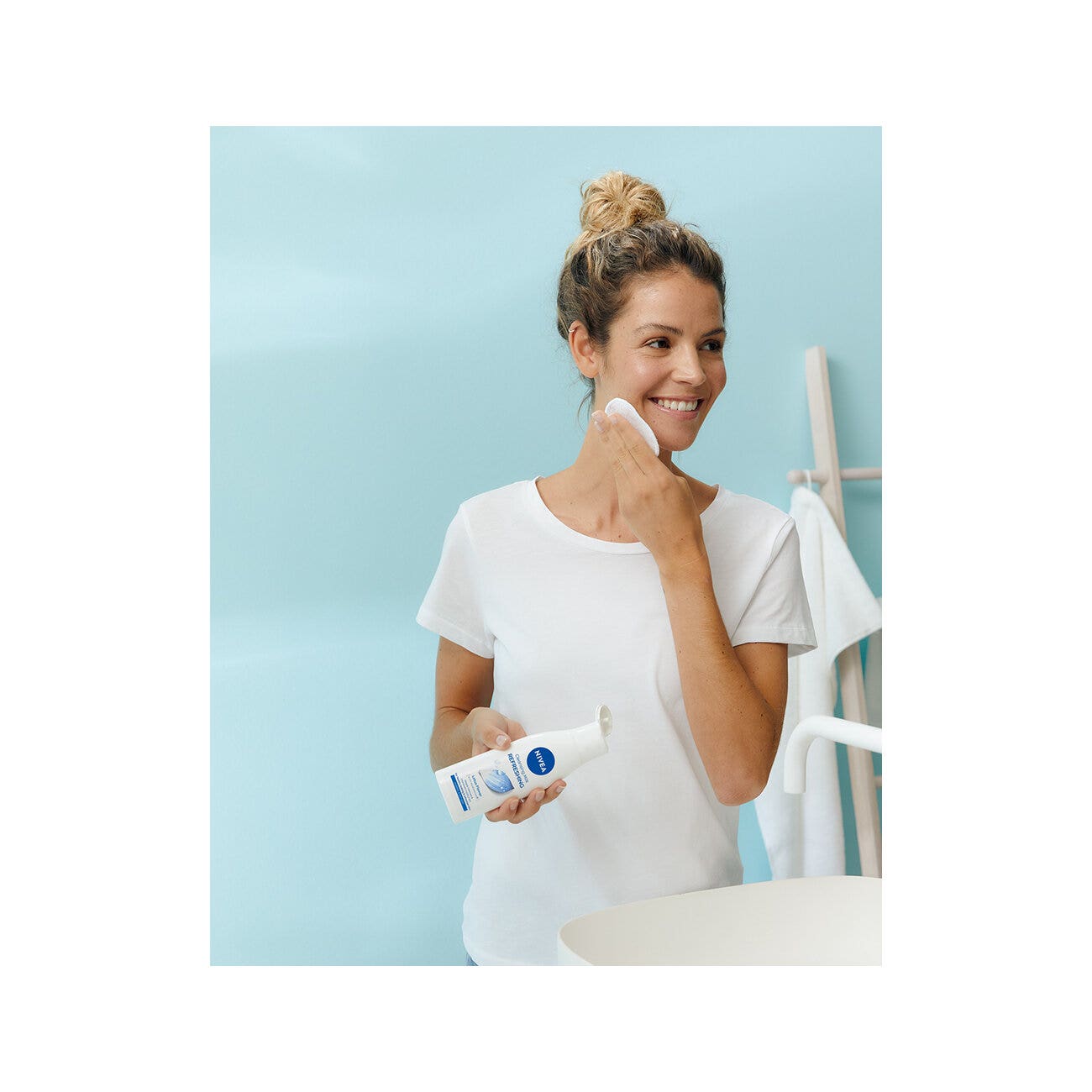 Nivea Latte Detergente Rinfrescante Latte Detergente Viso Idratante E Delicato 200ml