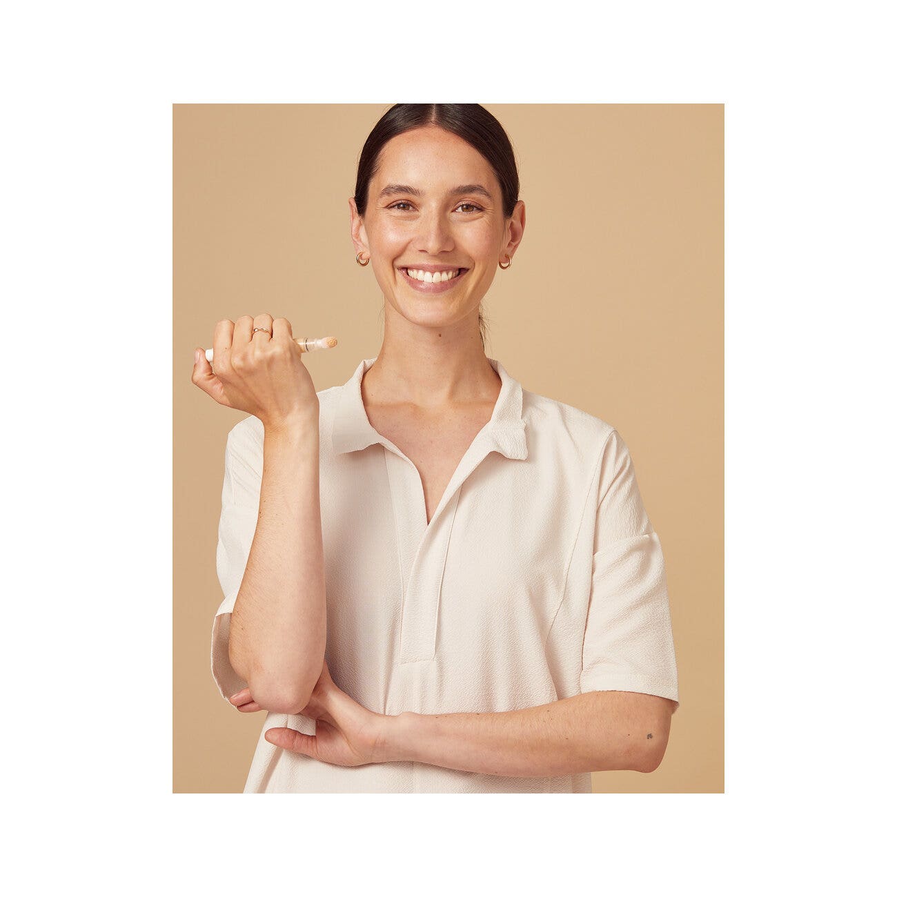 Nivea Q10 Power 3-en-1 Eye Care Cushion, crème contour des yeux teintée et hydratante, 4 ml - 02 Nude